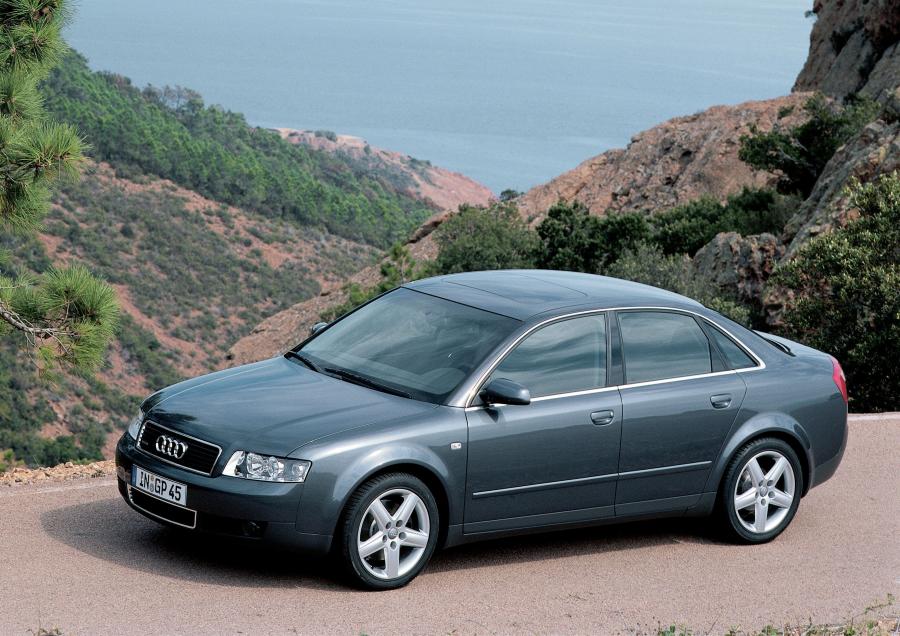  Audi A4 3.0 Quattro Sedan (B6,8E) 2000 года  (фото 3 из 11)